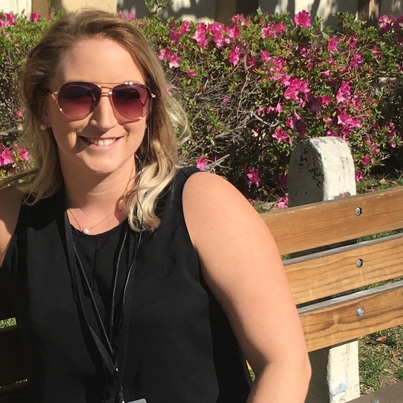 Meet your Posher, Christa - Picture 2 of 2